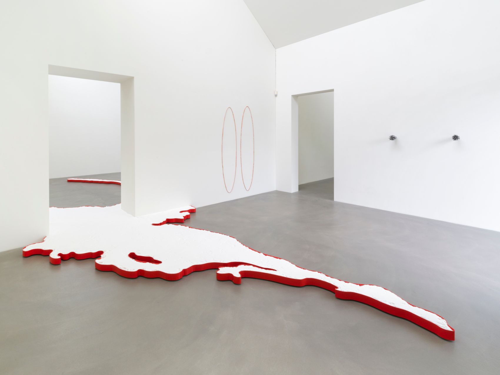 Ausstellungsansicht, Alice Channer. Heavy Metals / Silk Cut, 2.7. – 8.10.2023, Kunstmuseum / Kunsthalle Appenzell, Foto: Roman März