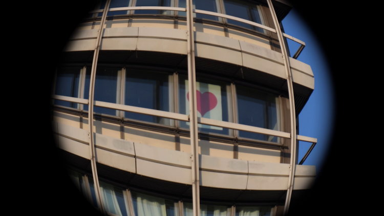 Daniel Kurth, Schere, Klasse, Kapital, 2024, Videostill