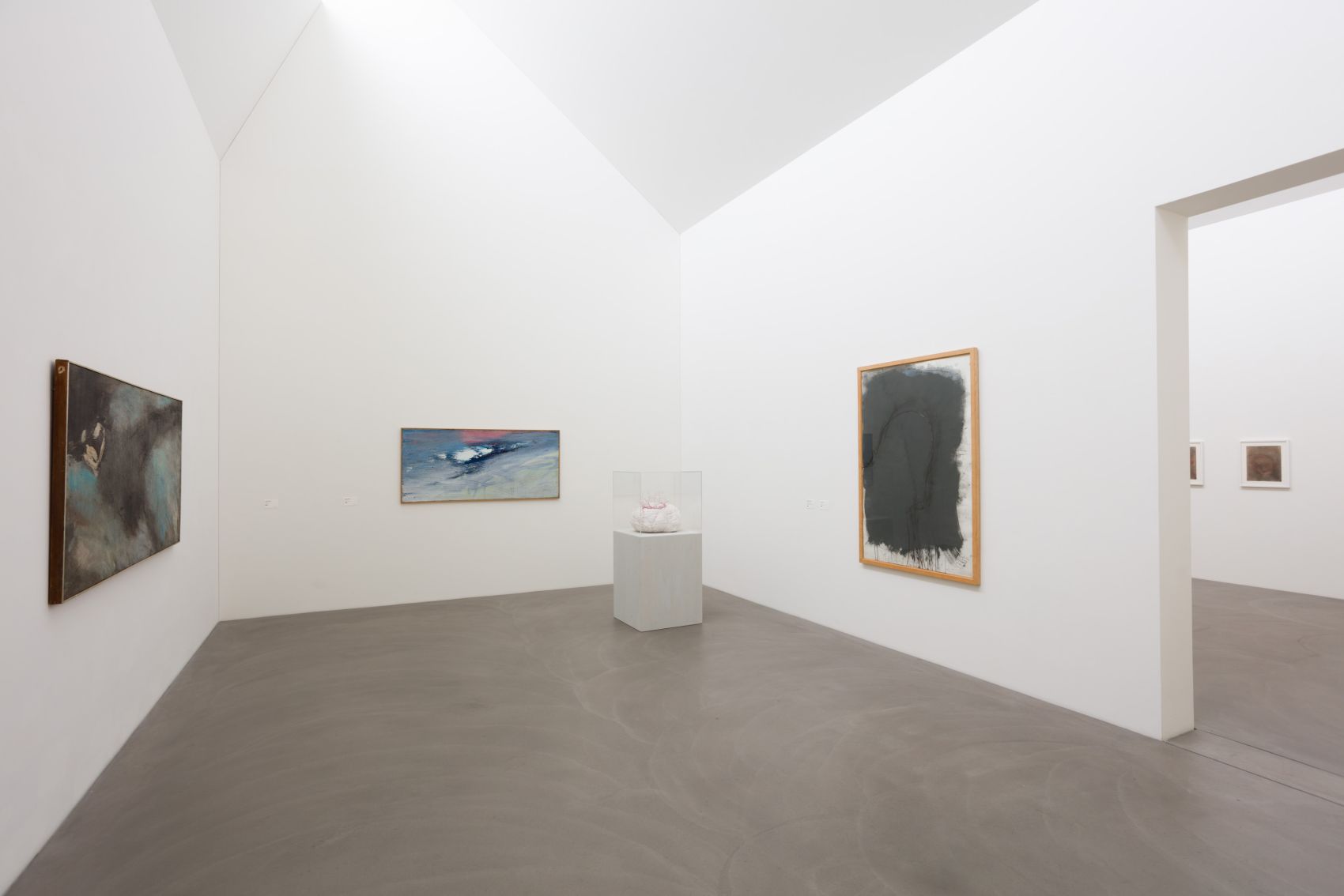 Ausstellungsansicht, Collecting : Revisited DER WELT VIEL TIEFE WELTEN,
6.11.2022 – 5.3.2023, Kunsthalle Appenzell, Foto: KMA