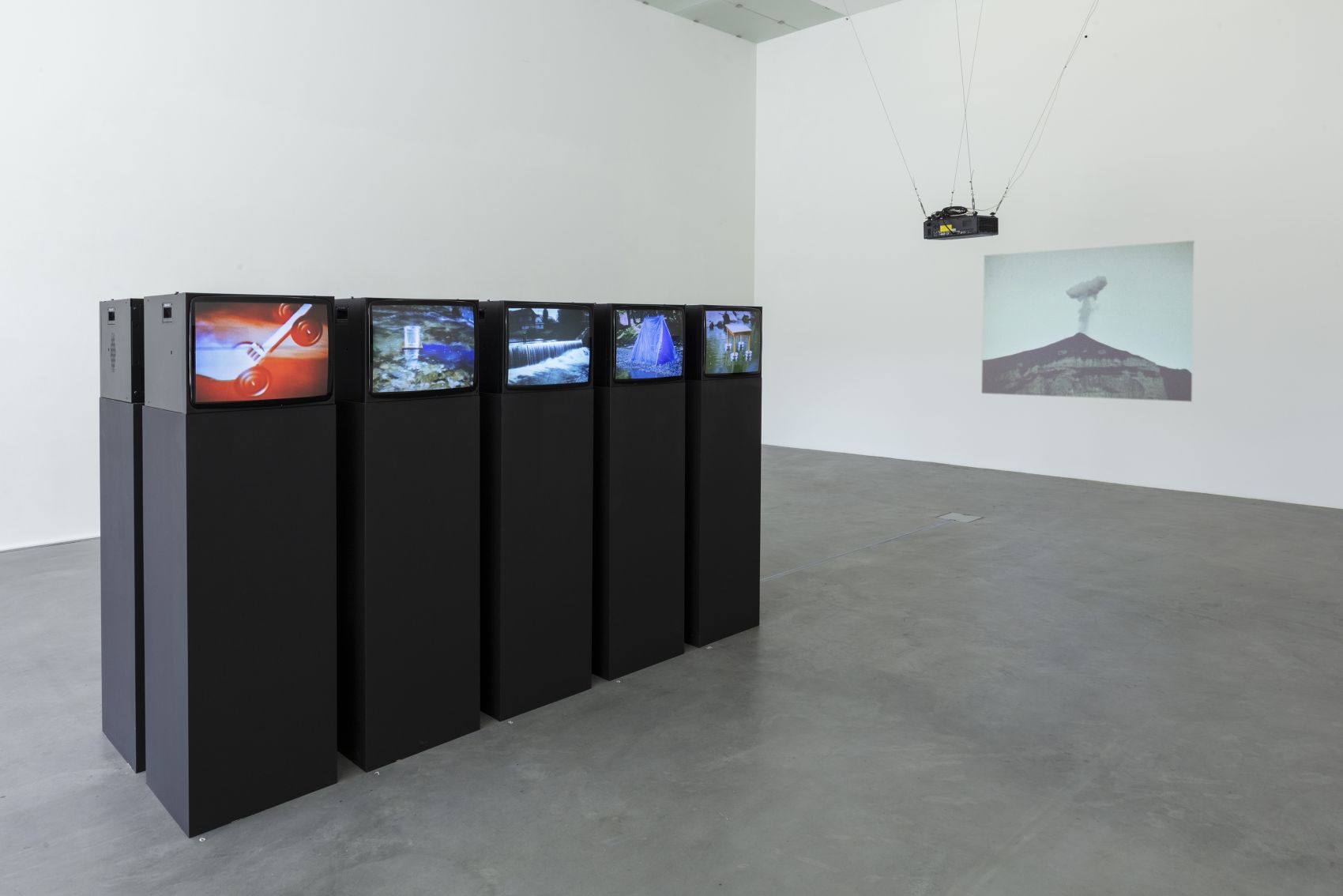 Ausstellungsansicht, Roman Signer. Filme, Kunsthalle Appenzell, CH, 25.5. – 14.9.2025, Foto: Stefan Rohner