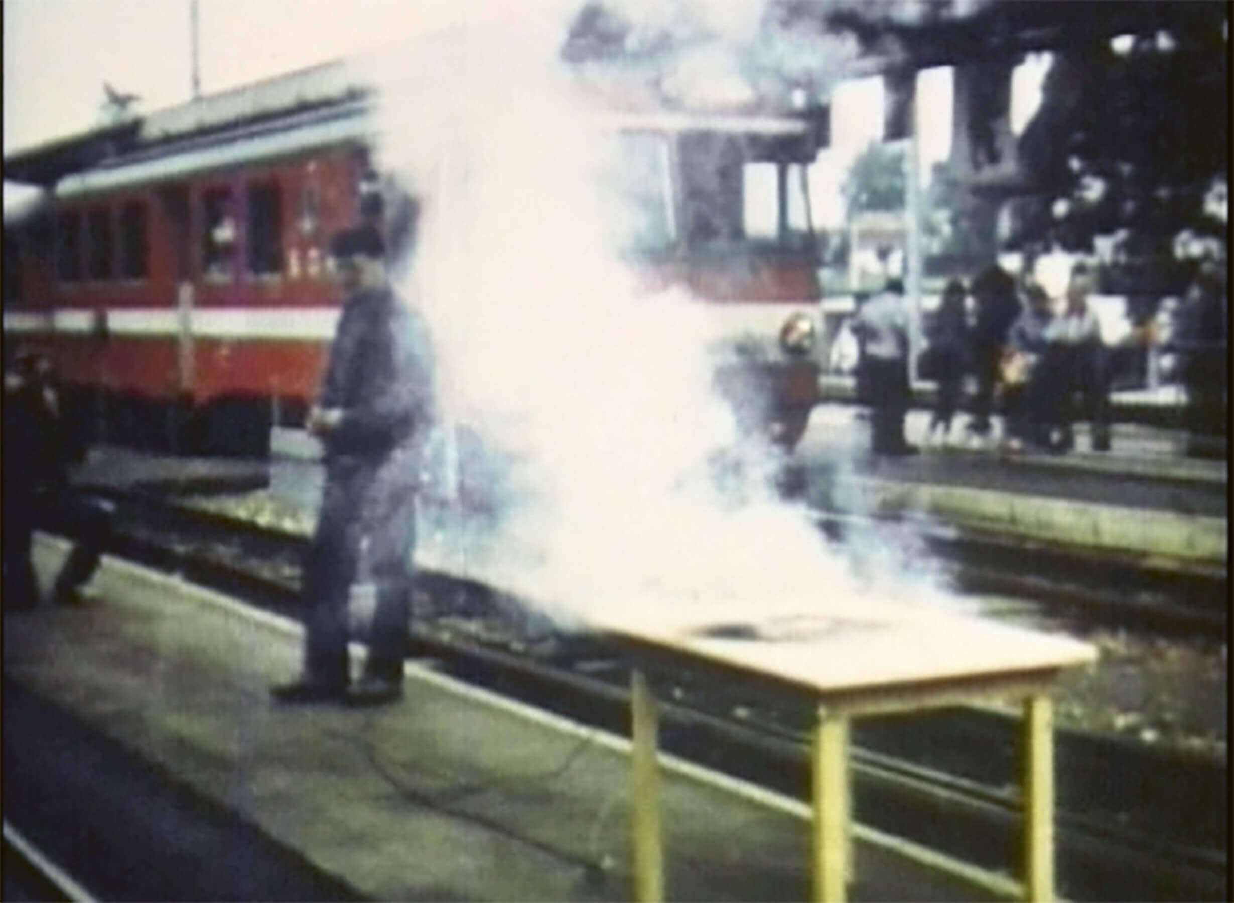Aktion mit einer Zündschnur, 1989_1 Roman Signer, Aktion mit einer Zündschnur (1989), Bahnstrasse von Appenzell nach St.Gallen (CH), Super-8-Film, Kamera: Roman Signer, ©Roman Signer