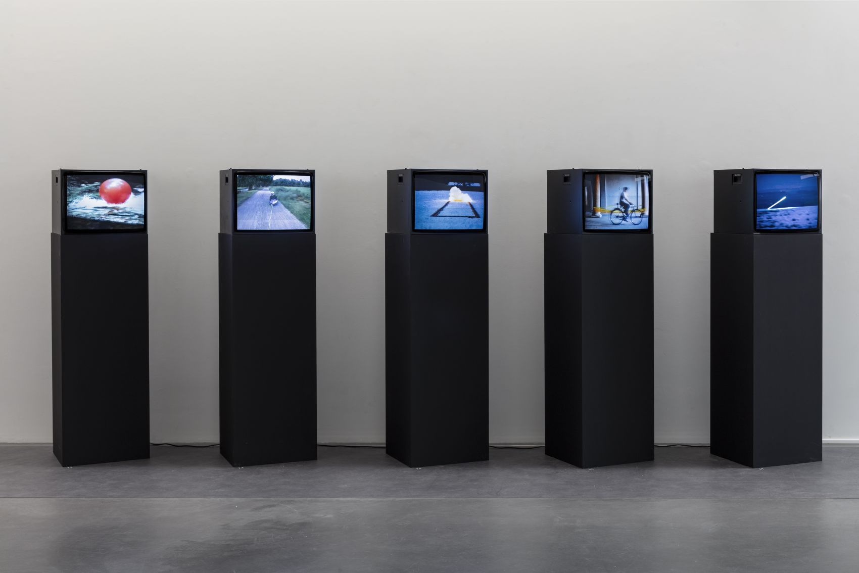 Ausstellungsansicht, Roman Signer. Filme, Kunsthalle Appenzell, CH, 25.5. – 14.9.2025, Foto: Stefan Rohner