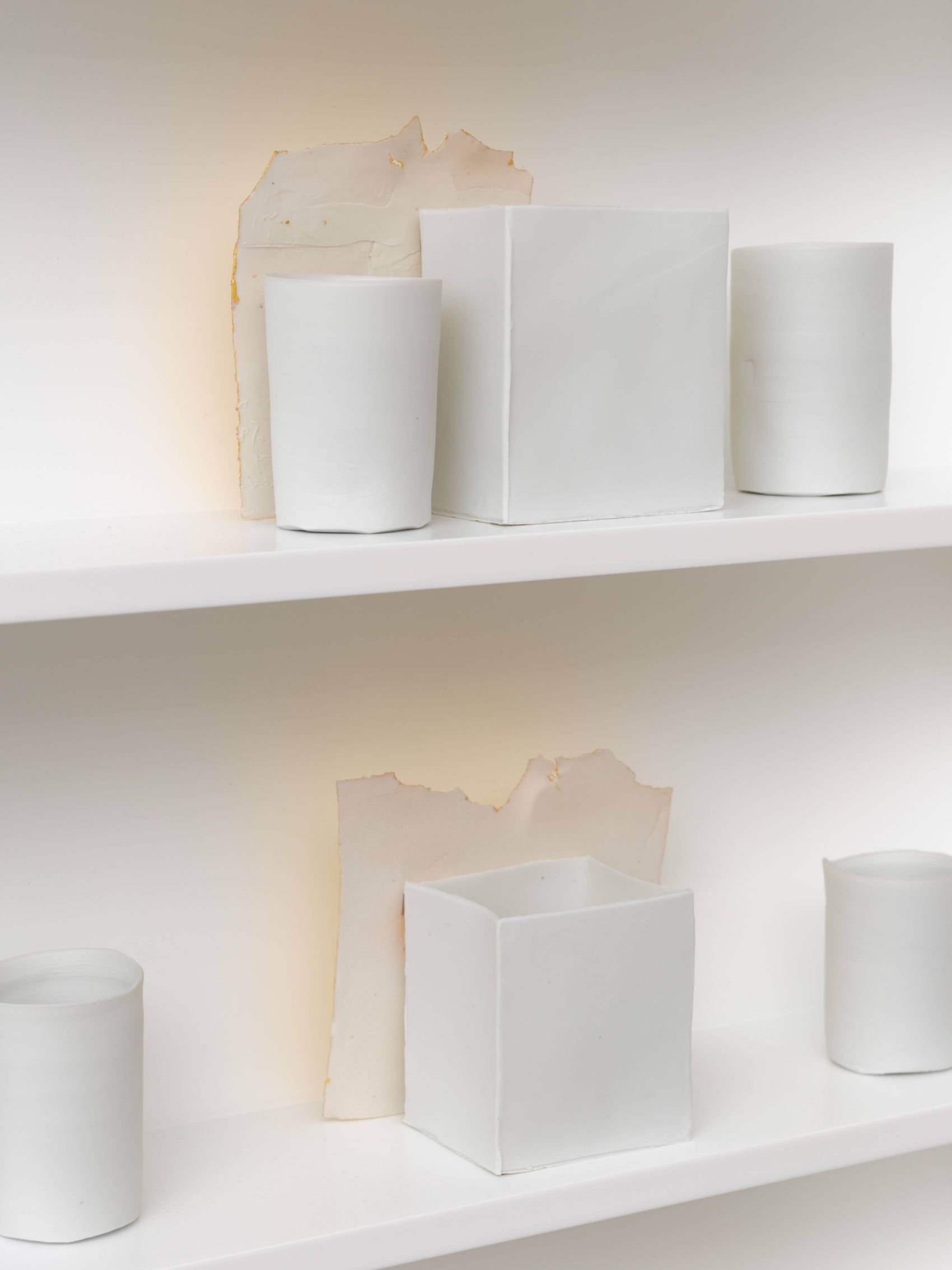 Raum6_EdW22_34251_photo__def_image_2 Edmund de Waal, gifts and | hindered words, 2022, © Edmund de Waal, courtesy the artist and Galerie Max Hetzler Berlin | Paris | London | Marfa, Photo: def image