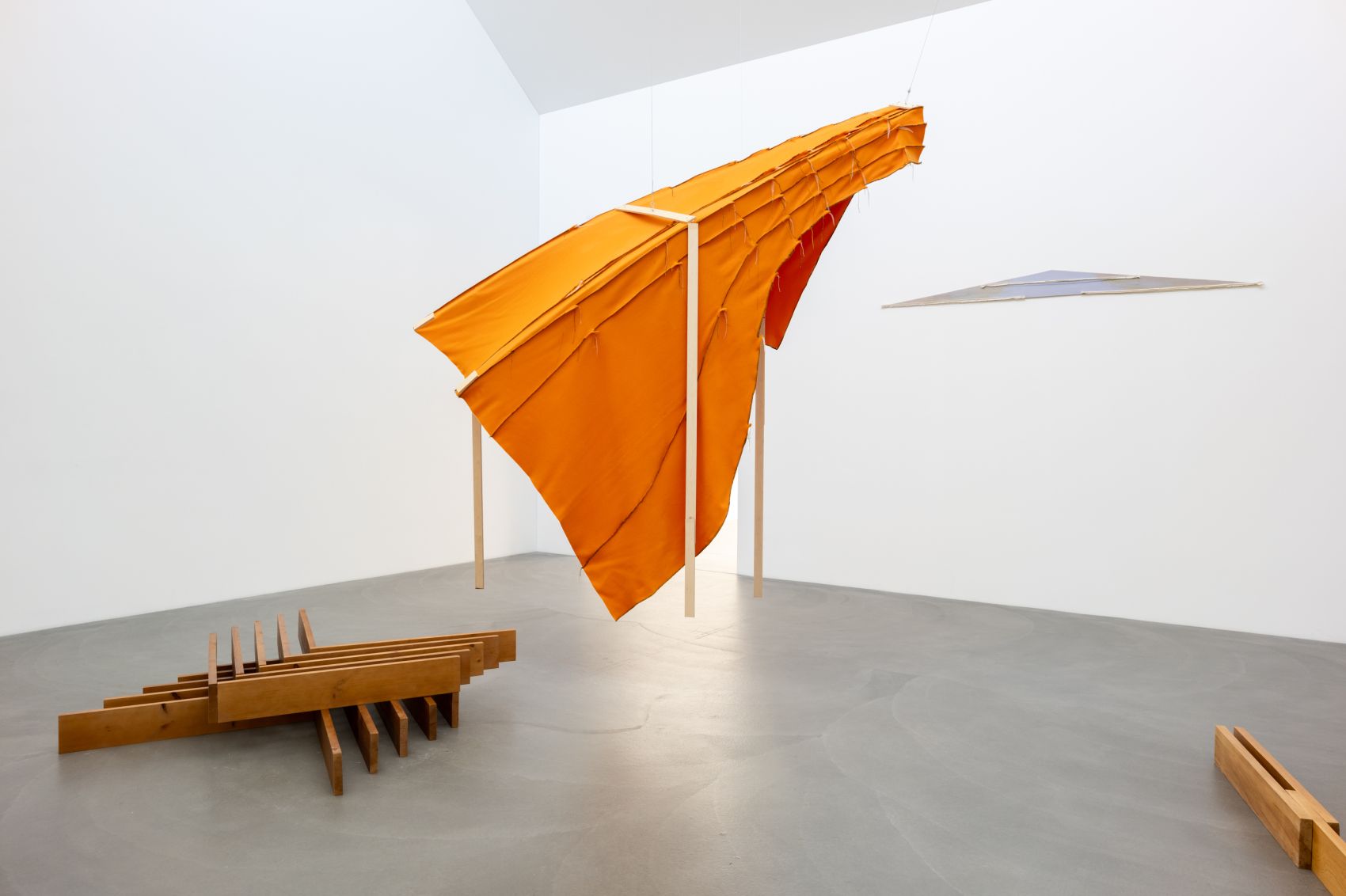 Ausstellungsansicht, Daiga Grantina. Notes on Kim Lim, Kunstmuseum Appenzell, CH, 20.10.2024 – 4.5.2025, Foto: Toan Vu-Huu, ©2024, ProLitteris, Zürich