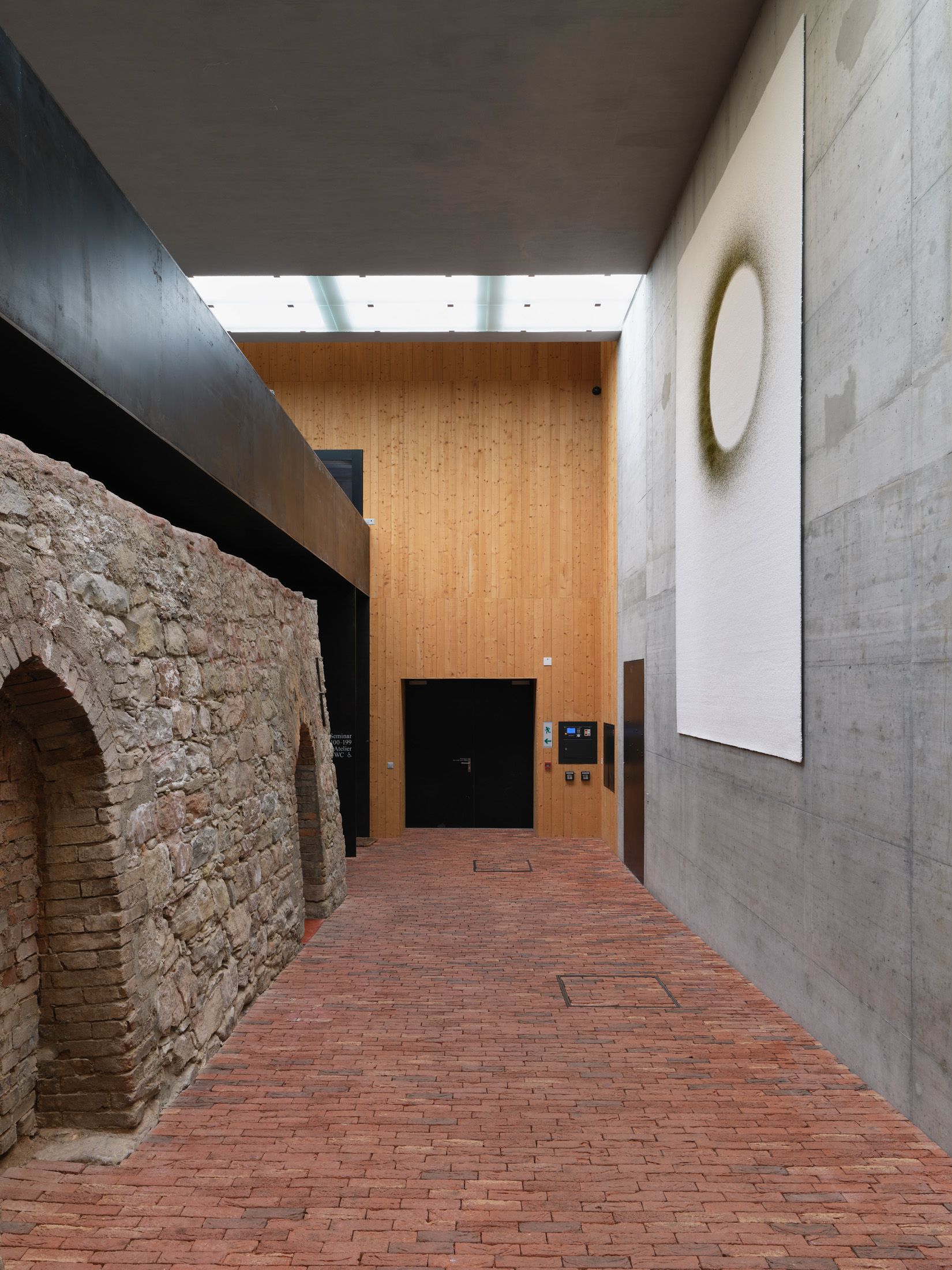 Brick kiln and a work by Caline Aoun Brick kiln and a work by Caline Aoun, photo: Conradin Frei