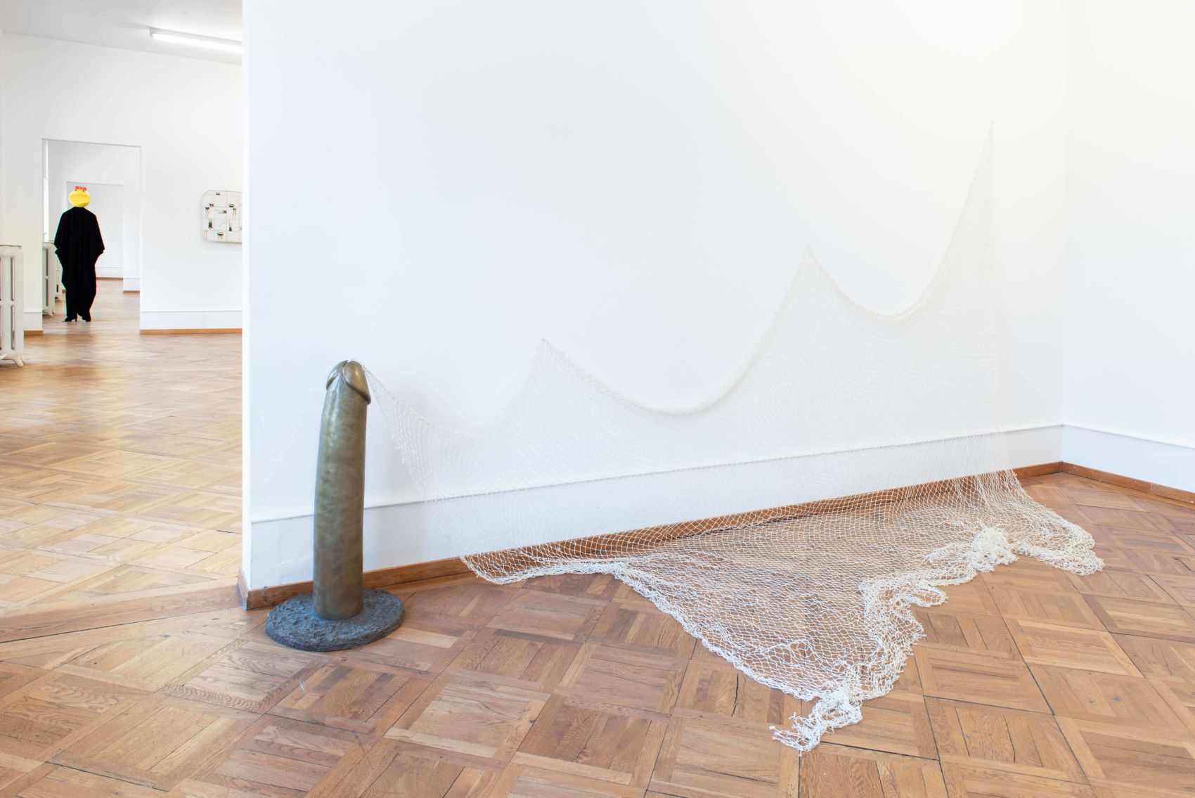 Querelle, 2016Bronze, rope / Courtesy the artist