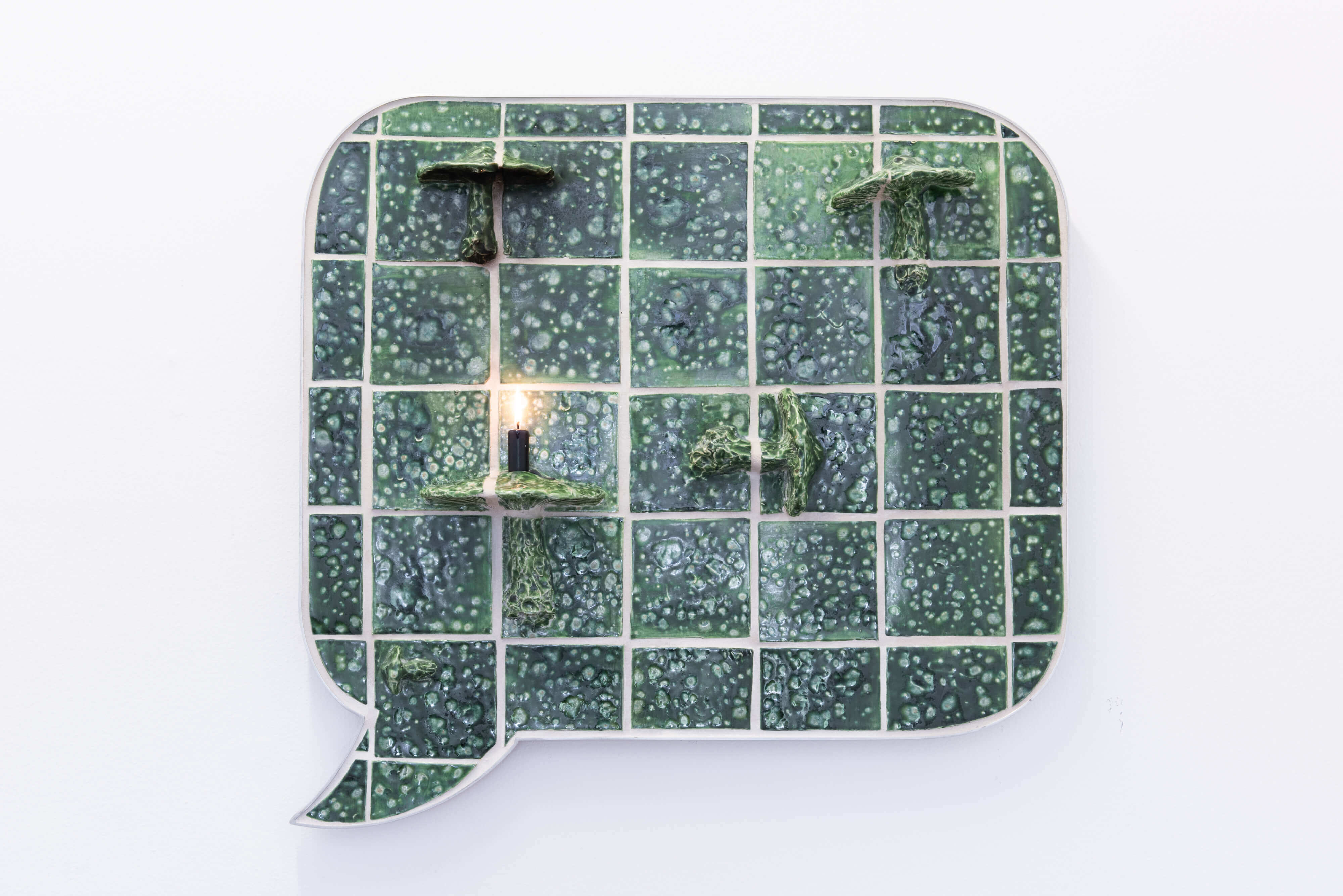 Bubble with Mushrooms, 2022Ceramic, aluminium / Courtesy the artist and Neue alte Brücke, Frankfurt