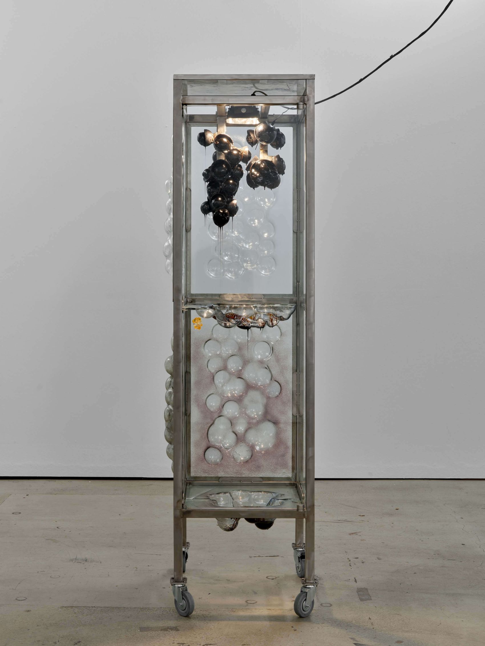 Agata Ingarden, Social Security (Bathroom Fridge), 2022, Courtesy Berthold Pott Gallery Cologne and Agata Ingarden, photo: AR