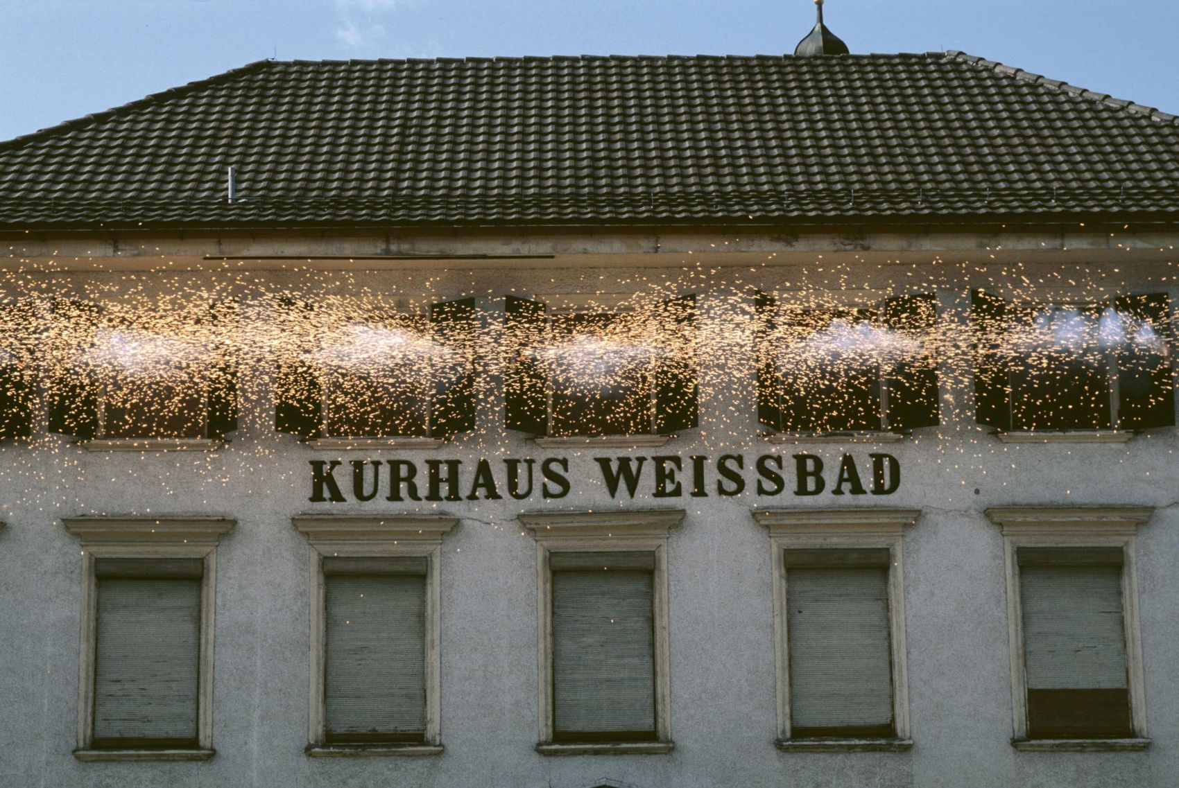 Roman Signer, Fensterladen mit Raketen (Shutters with Rockets, 1992), Weissbad (AI, CH), Super 8 film, camera: Roman Signer, ©Roman Signer, photo: Stefan Rohner