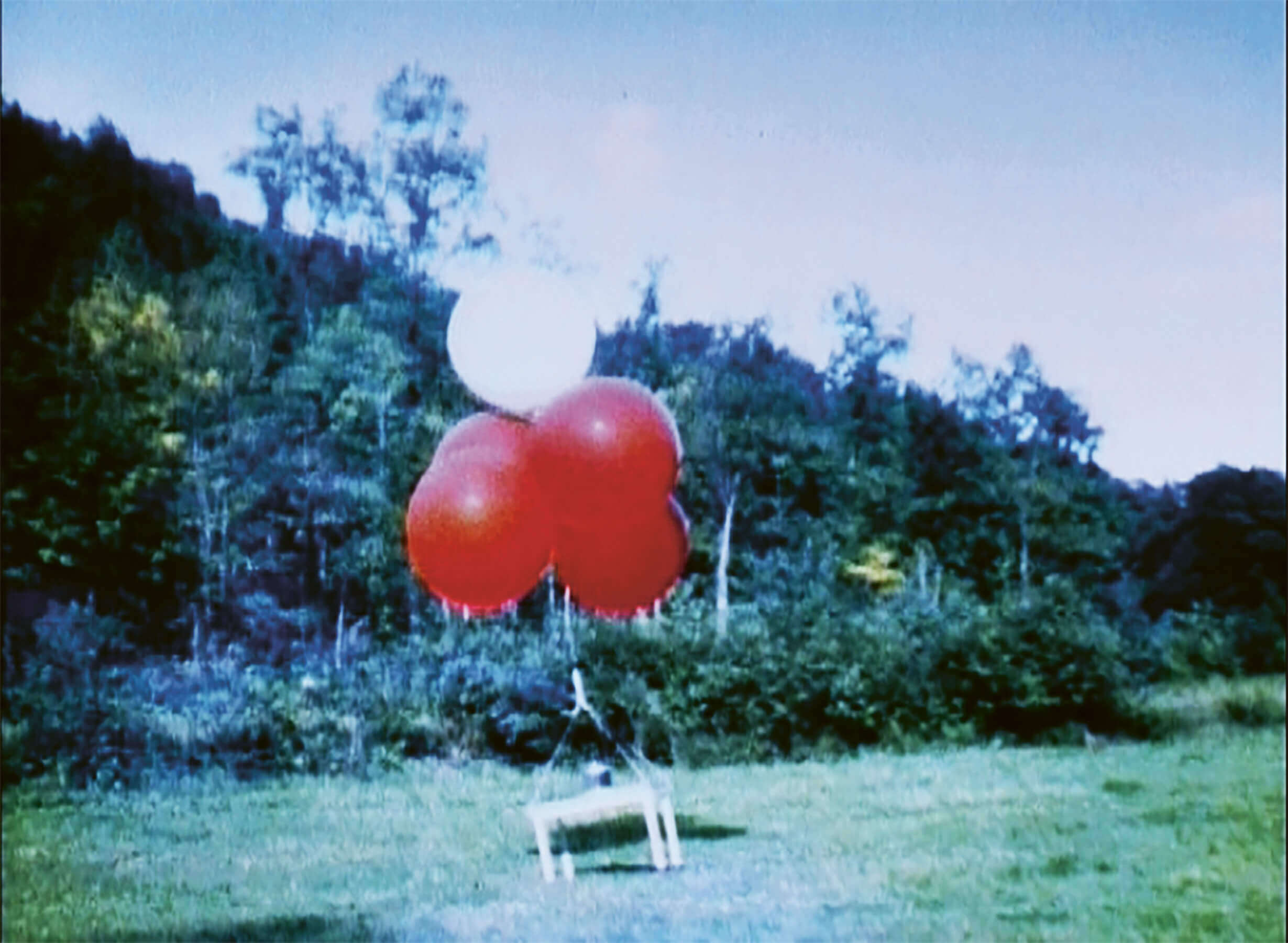 Roman Signer, Tisch mit Ballonen (Table with balloons, 1982), Weissbad (AI, CH), Super 8 film, camera: Roman Signer, ©Roman Signer