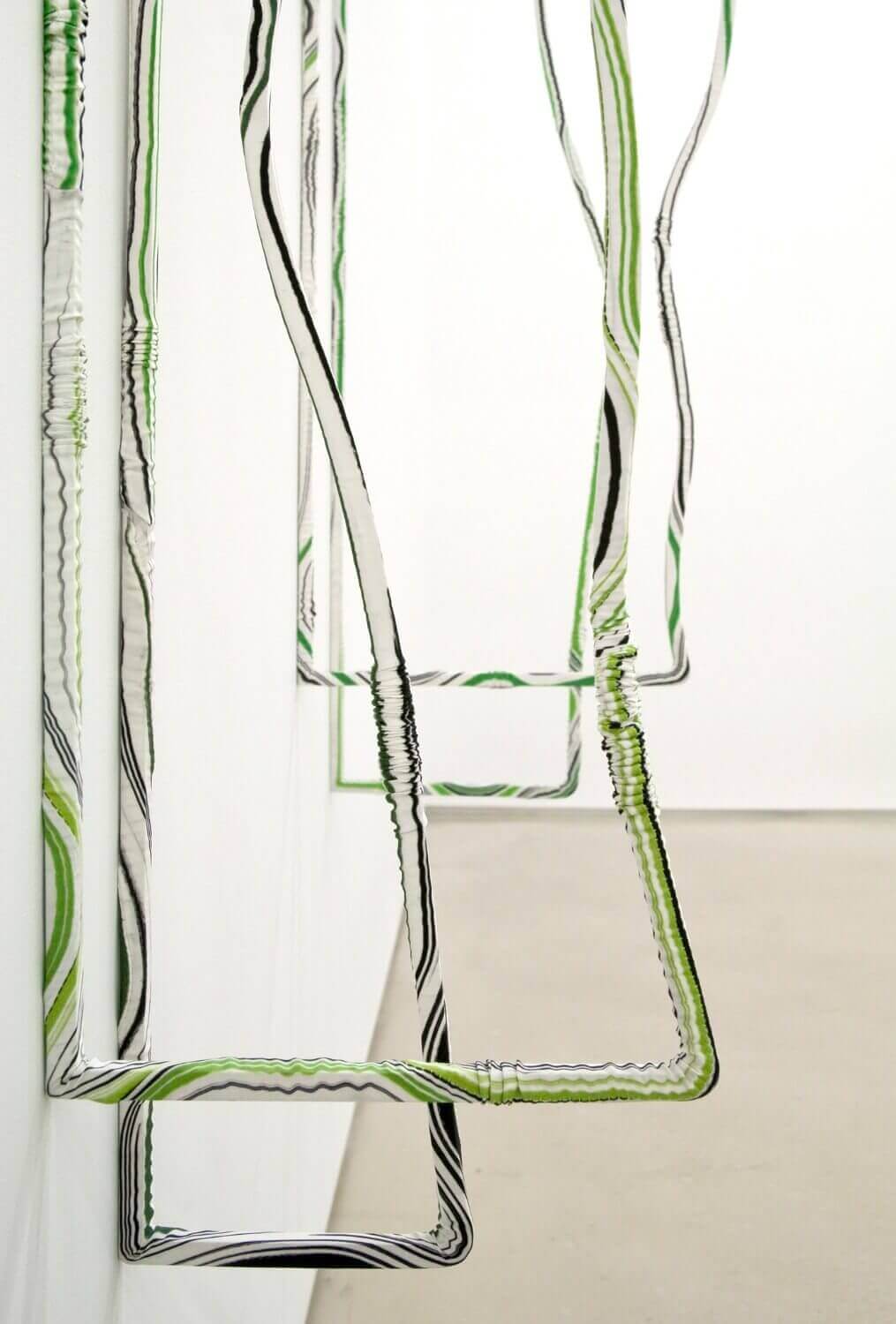 Gills (2012) Gills (2012) /
Digital print on spandex; aluminium /
216 × 197 × 37 cm, (five parts) /
Photo: Cary Whittier